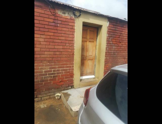 2 BEDROOM HOUSE FOR SALE IN ORLANDO WEST